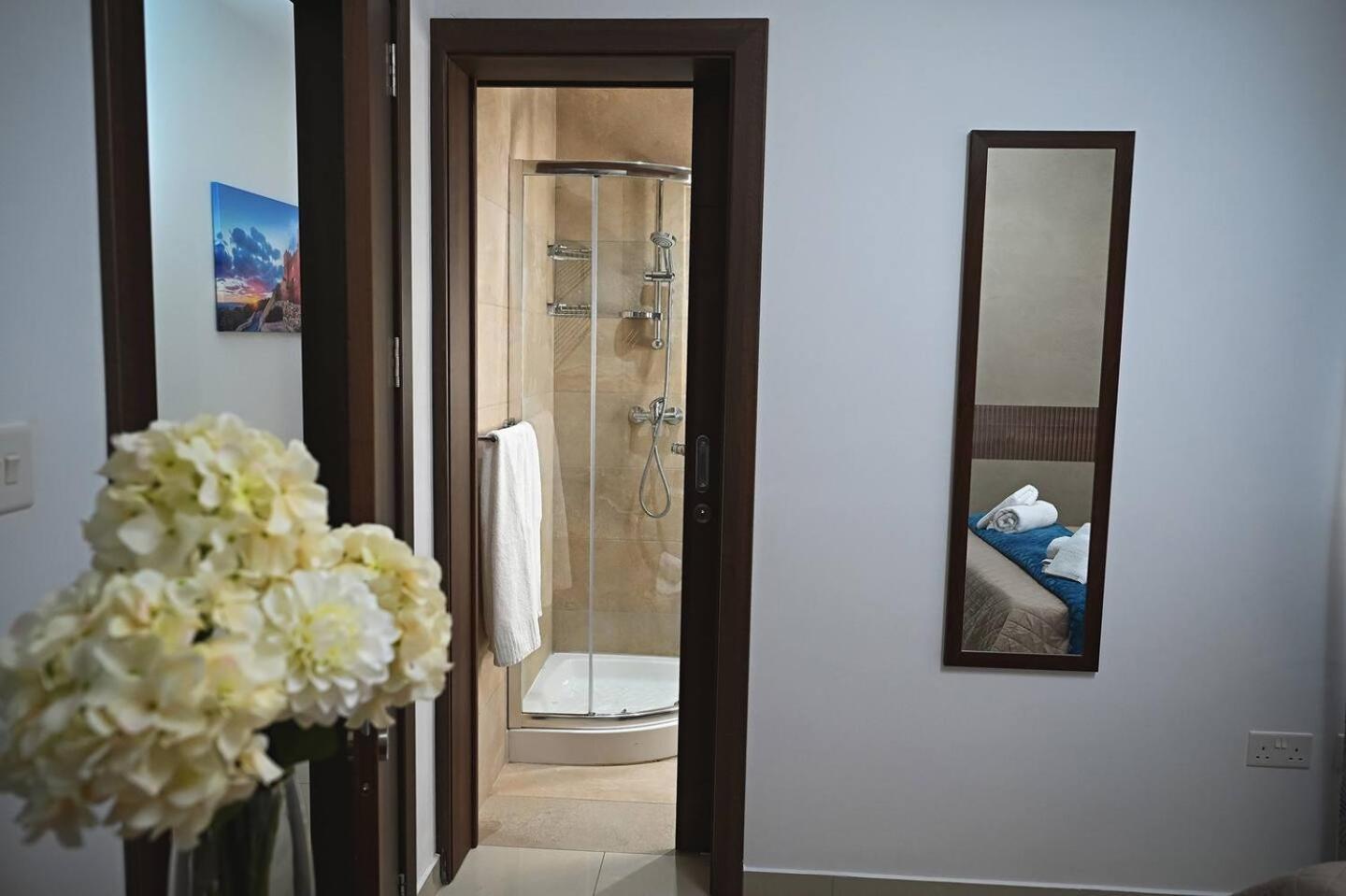 Fl 2 Ta'Lonza Luxury With Hot Tub By Homely Mellieħa Dış mekan fotoğraf