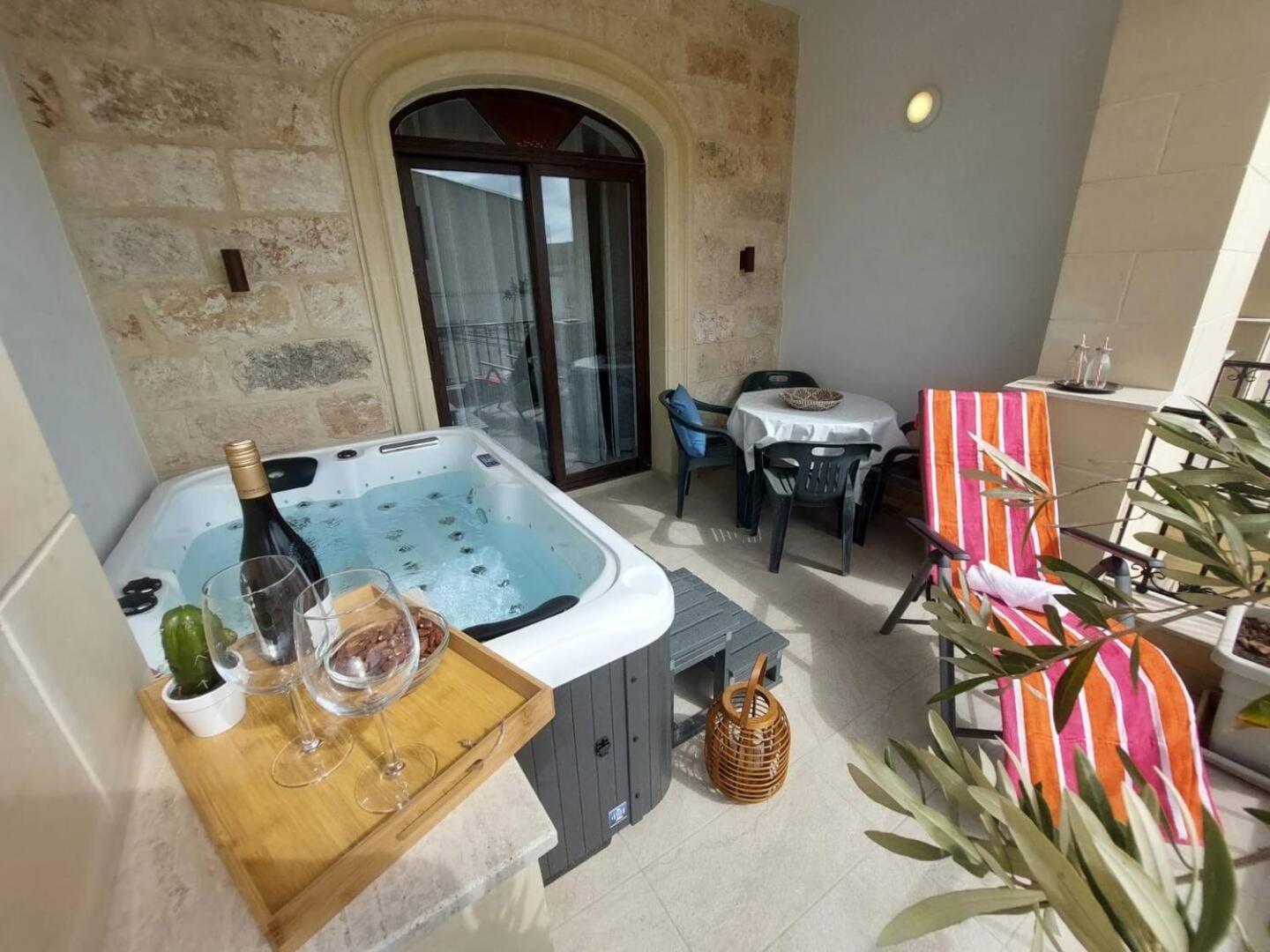 Fl 2 Ta'Lonza Luxury With Hot Tub By Homely Mellieħa Dış mekan fotoğraf